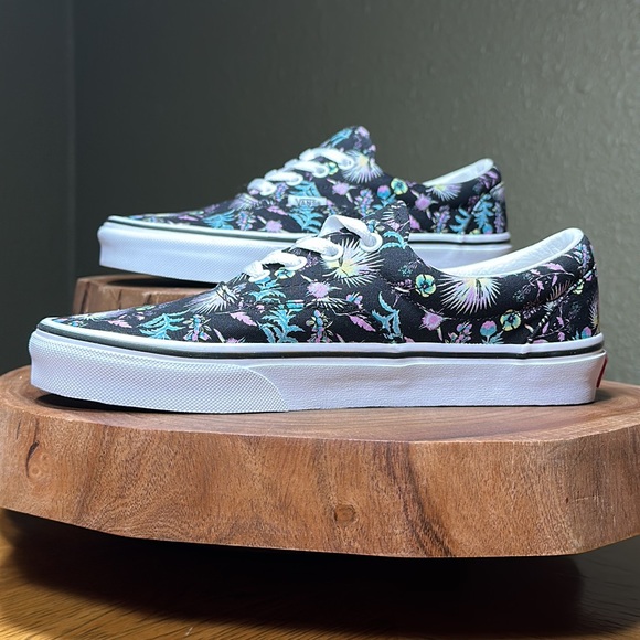 *NWOT* VANS Era Paradise Floral Sneaker - Picture 2 of 16
